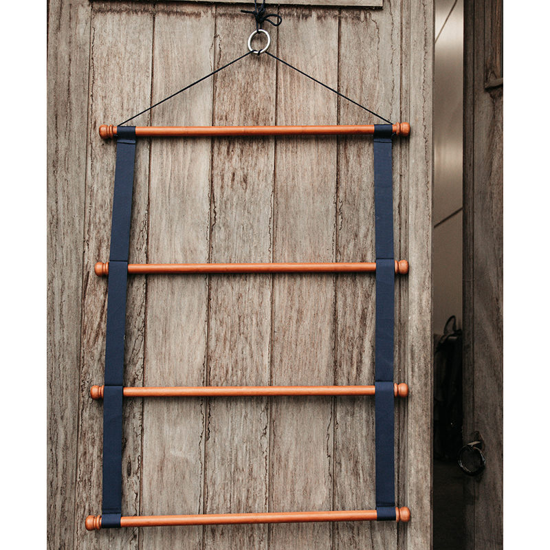Grooming Deluxe Wooden Saddle Pad Hanger - Image 3
