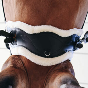 Kentucky-Sheepskin-Anatomic-Short-Girth-Black-2