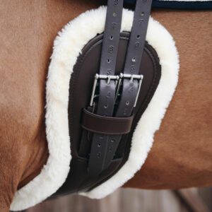 Kentucky-Sheepskin-Anatomic-Short-Girth-Brown-1